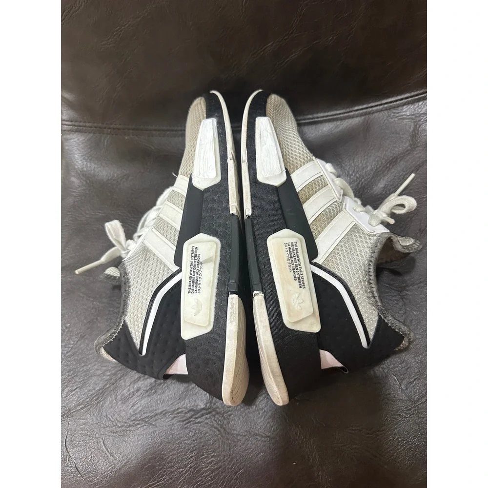 Adidas NMD_R1 V2 White Grey Black Mesh Running Shoes Men 6 Women 7.5 HP6606